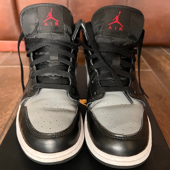 Nike Air Jordan 1 Mid GS “Shadow” Sneakers Size Y6.5 - Picture 2 of 9
